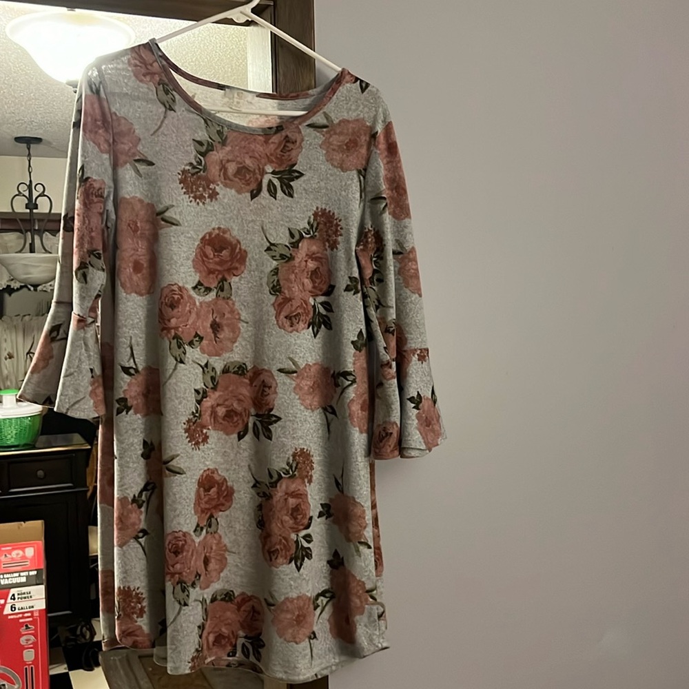 Pink Roses and Gray Dress. Very Comfortable, with 3/4 length bell sleeves.